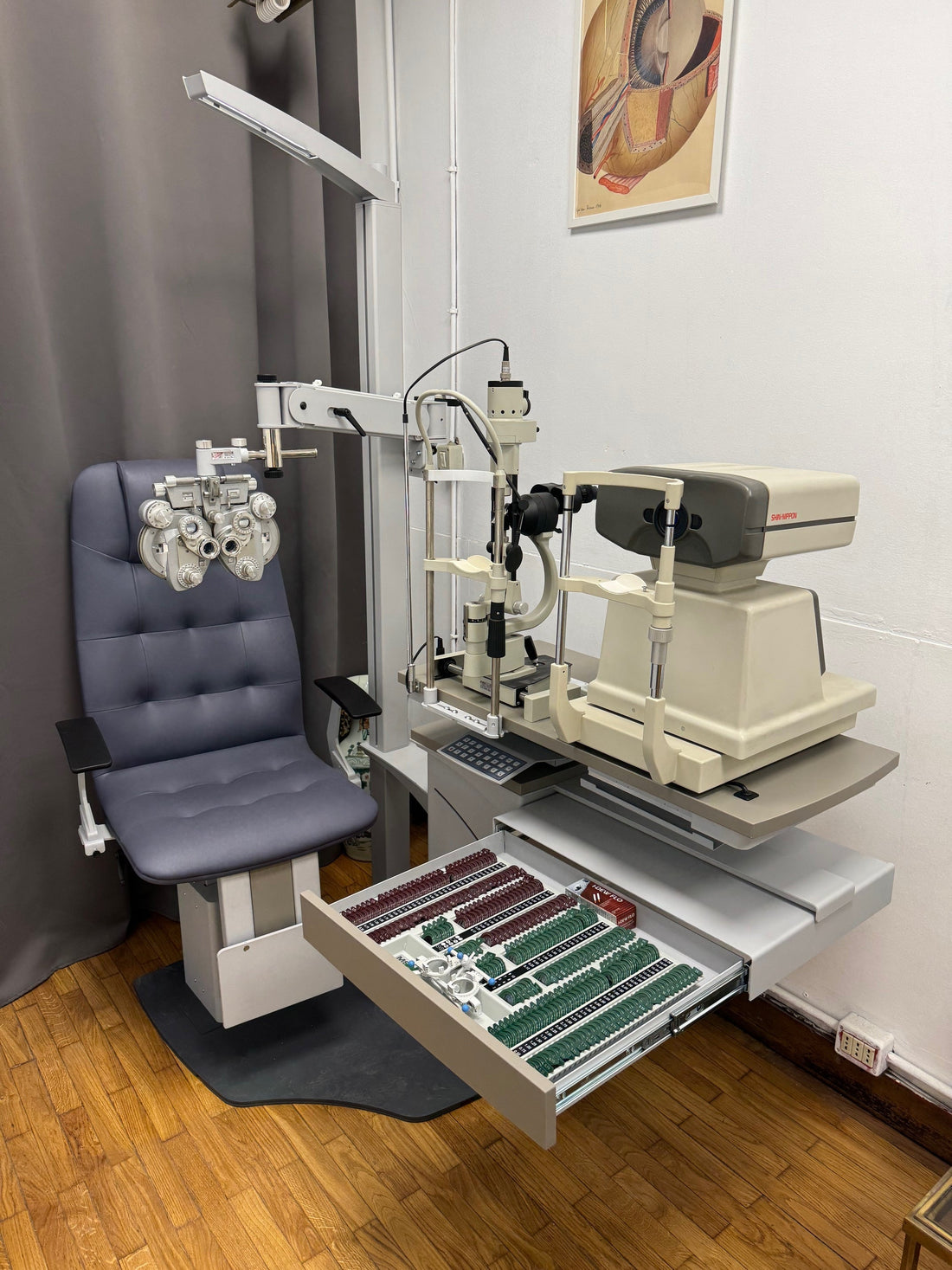 Istallazione riunito oculistico Ottica Bellodi